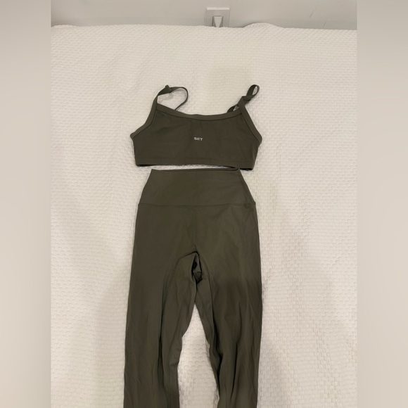 Green Set Active Set - Picture 2 of 5